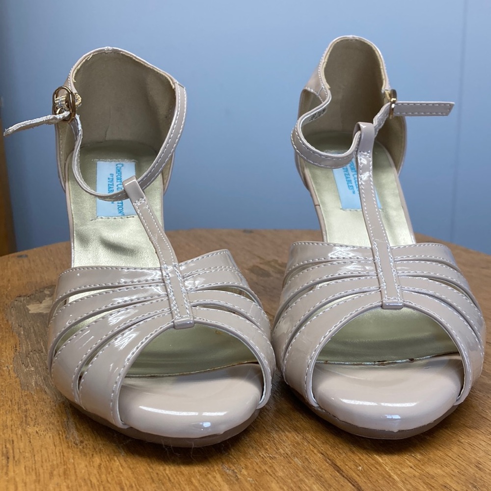 Dyeables Womens Martina Nude Patent T-Strap Heels
